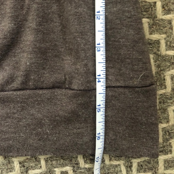 Cosy sweater with tweed shoulder patches - Picture 10 of 10